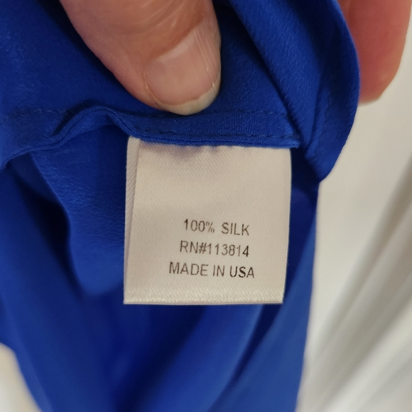 Beautiful blue Billy Reid silk top. Excellent condition.  Size Medium. - Picture 6 of 6